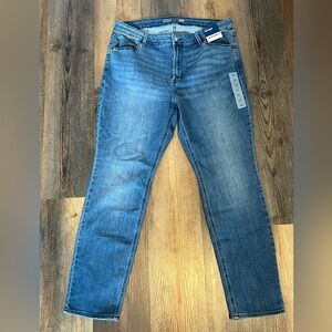 Old Navy Straight Leg Jean in medium wash, size 16.
